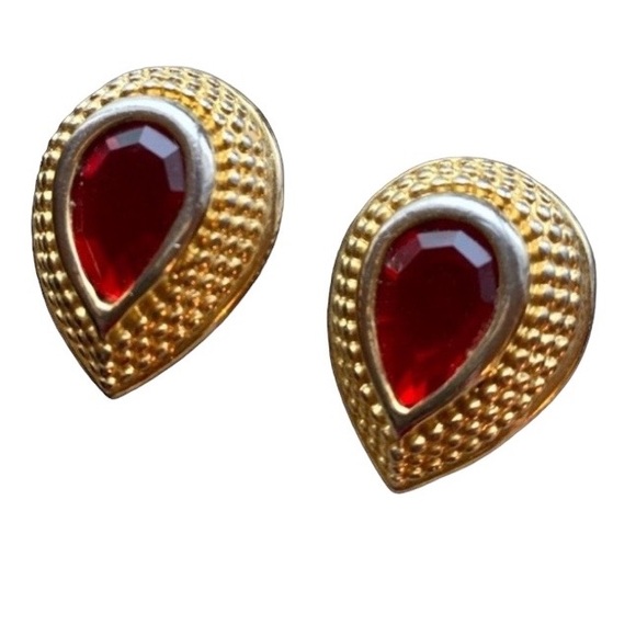 unmarked Jewelry - Vintage Clip on Earrings Red & Gold Tone Tear Drop woman’s Jewelry
